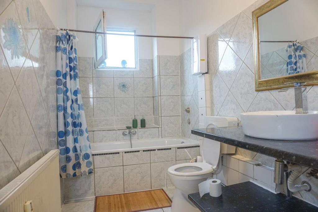 Apartment In Wuppertal - Charmante 3-Zimmer-Oase Mit Kamin Und Badewanne Экстерьер фото